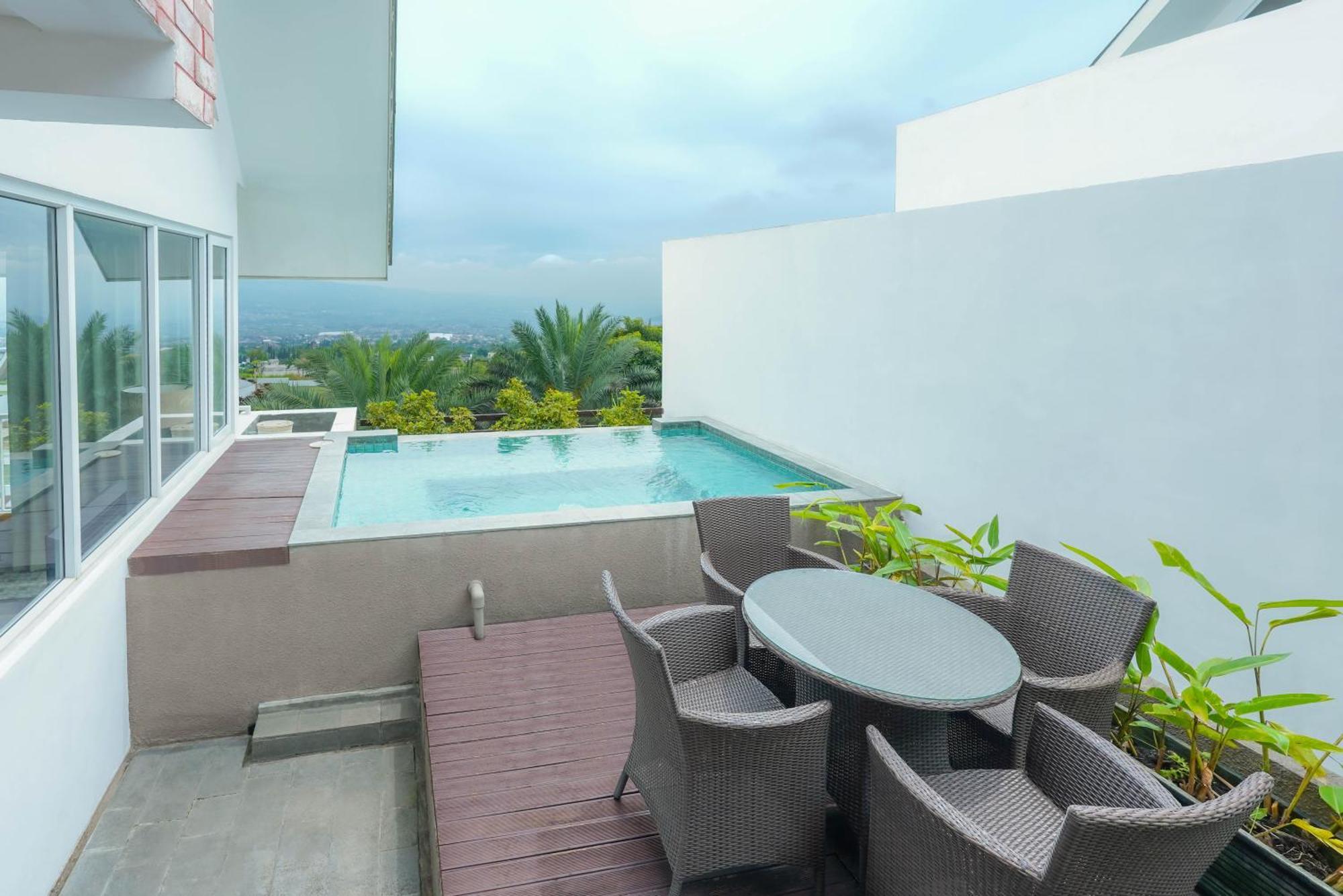 Amartahills Hotel And Resort Batu  Habitación foto